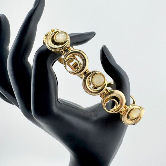 Vintage Gold Tone Circle Link Moon Bracelet Cream Cabochon Retro MCM Elegant - Picture 1 of 9